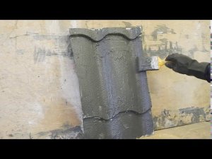 Нанесение мастики кистью на металлочерепицу (полная версия)