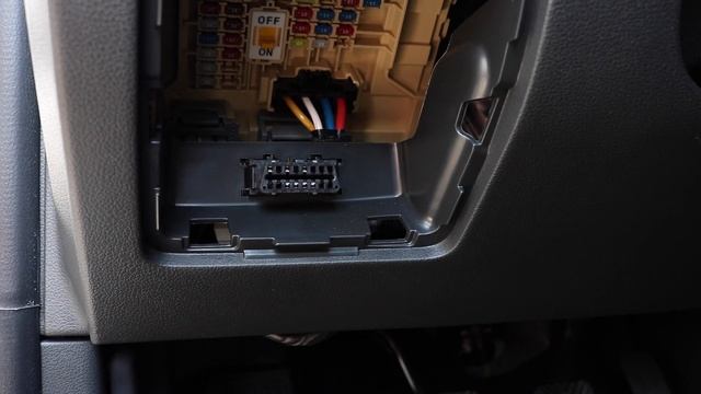 Hyundai i30 - OBD2 Port Location смотреть онлайн