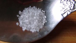 подкормка пчел - 1 грамм морской соли на 2 литра сиропа, сколько это визуально