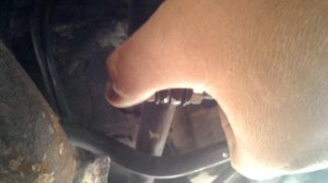 При включении задней ,рычаг уп в сиденье часть 1