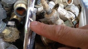 Дотошная подготовка латуни под сдачу на металлолом.