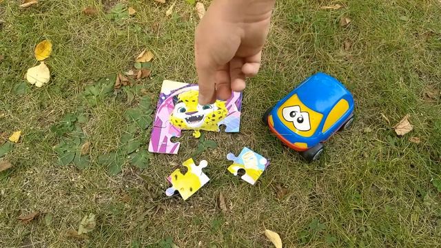 Малыш Бип собирает пазл, а потом играет в мяч с другими машинками. Мультик про машинки для детей. смотреть онлайн