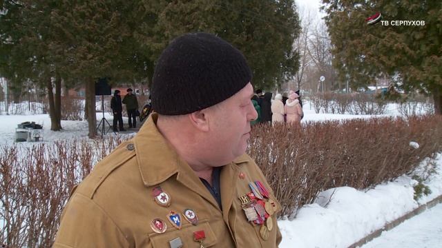 В поселке Пролетарский состоялось торжественное возложение цветов к памятнику "Скорбящий воин" смотреть онлайн