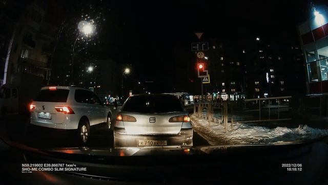 На красный сигнал светофора / Сквозь пешеходов / Игнорирование знаков