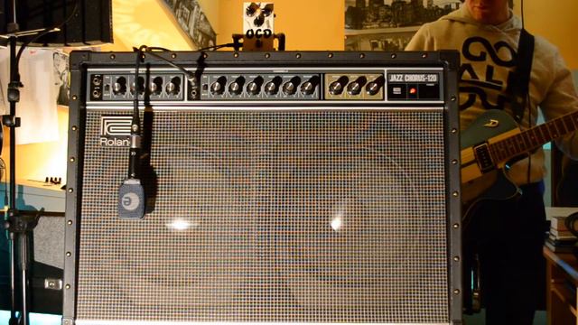 One Pedal Vs Four Amps | Fender Blues Jr - Roland Jazz Chorus JC120 - Cube 80XL - UAD Marshall Plex смотреть онлайн