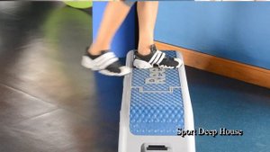 Касание пола носком ноги, стоя на степе