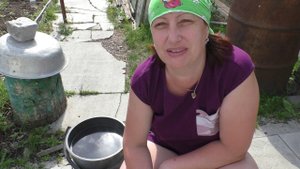 обрабатываю лук солью