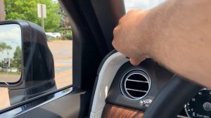 Rolls-Royce Cullinan driver door closing