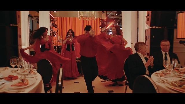 "Black and white birthday party" смотреть онлайн