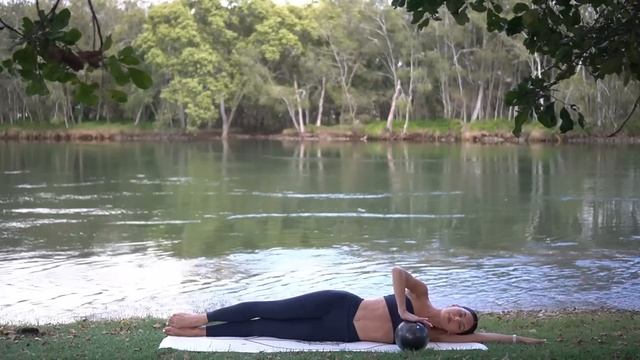 20 MIN PILATES CORE WORKOUT || Pilates Abs With Mini Ball (Intermediate) смотреть онлайн