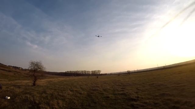 Тесты гигантского квадрокоптера. Царь коптер! смотреть онлайн