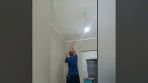 #Поклейка флезилиновых обоев под покраску на потолок одному
