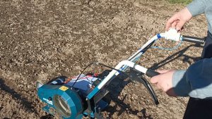 Электро-культиватор на аккумуляторах  первое тестирование (11.04.2024)[1080p]