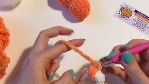 Лиса крючком (игрушка из плюшевой пряжи)