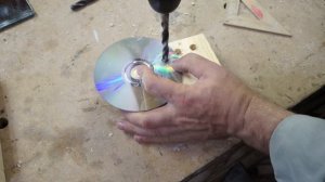 Тестирование двух способов просверлить дрелью вертикальное отверстие.