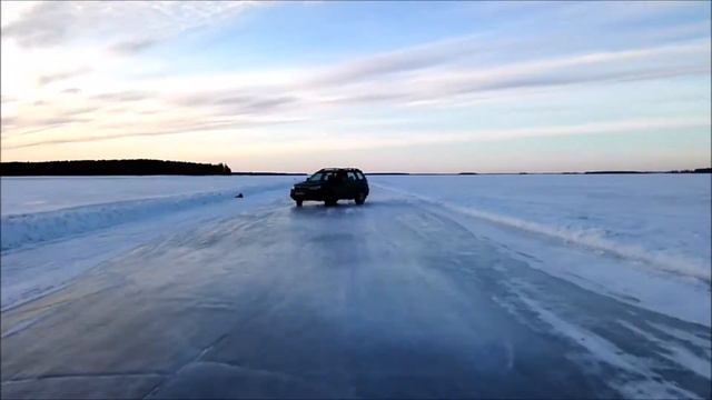 Subaru Forester на ледовой трассе Вышний Волочек смотреть онлайн