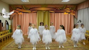 "Мы рисуем голубя" муз. М. Лисич, сл. О. Ширяев