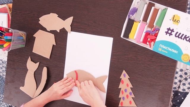 Лепим с малышами: как пластилиновые колбаски превратить в узор на рыбке