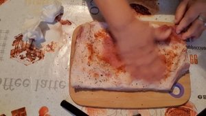 простой в приготовлении рулет из сала