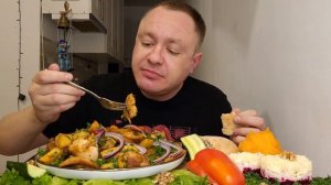 МУКБАНГ. ОБЖОР. ОДЖАХУРИ С КУРИЦЕЙ, ГРУЗИНСКАЯ КУХНЯ, САЛАТ СВЕКОЛЬНЫЙ С СЫРОМ. АСМР. MUKBANG.