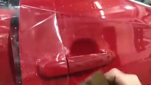 Нанесение антигравийной прозрачной пленки на кромки дверей и под ручки