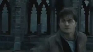 Вырезанная сцена из Даров смерти  Драко бросает Гарри палочку