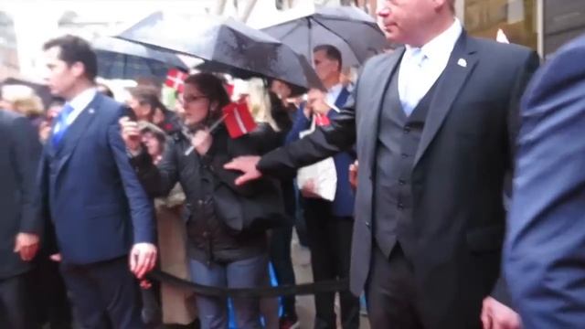 Kronprins Frederik overraskede kronprinsesse Mary i München смотреть онлайн