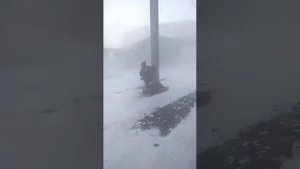 г Норильск!!! Сегодня ужас твориться, черная пурга!!! Ветер сносит с ног!!!