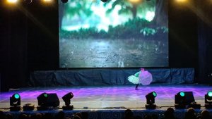 Девочка с зонтиком