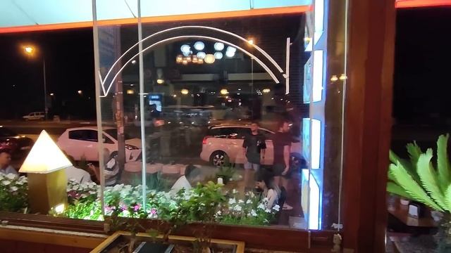 ГДЕ ПОЕСТЬ В ТУРЕЦКОМ КАФЕ В АНТАЛИИ - АДАНА КЕБАБ \ Прогулка по ночной набережной Коньяалты #влог
