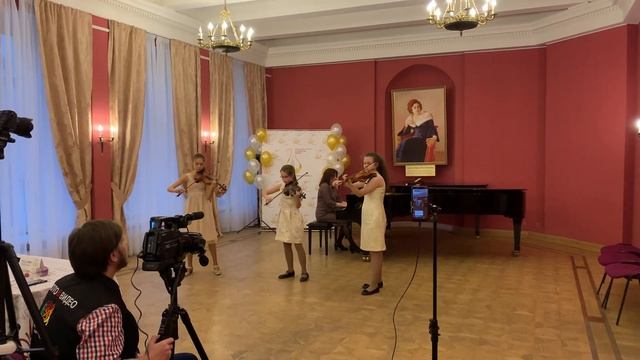 Ансамбль скрипачей А. Дворжак "Цыганская песня" МБУДО "Дедовская ДМШ" пед. Александрова Т.В. смотреть онлайн