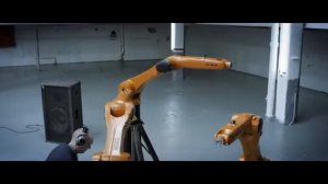 Промышленные роботы, играющие на музыкальных инструментах