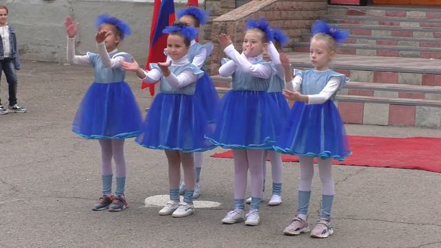 Праздник во дворе Краснодонской СШ №2 (19.02.2020) смотреть онлайн