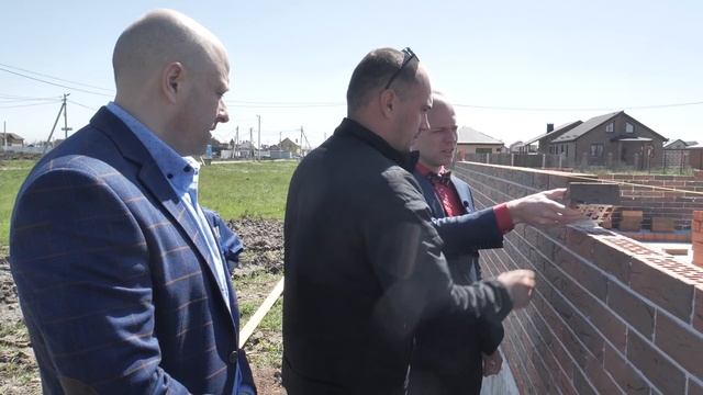 Рабочие моменты на стройке. Общение с заказчиком. Строительство домов в Краснодаре. смотреть онлайн