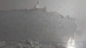 Демонтаж штукатурки со стены в квартире