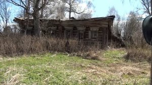 Много находок старины у заброшенных домов. Заброшенная деревня у реки. Коп металлоискателем.