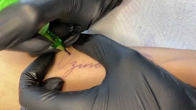 КАК БИТЬ ТОНКИЕ НАДПИСИ?! Весь процесс тату.