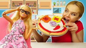 Игры для девочек в готовку с куклой Барби. Мы же подруги с Барби - готовим вместе Пиццу для Кена!