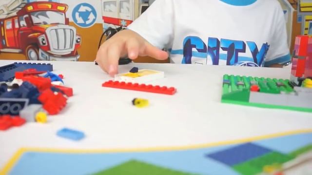 Собираем дом из Лего. Развивающее видео. смотреть онлайн