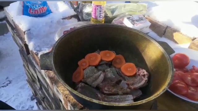 Дичь(косуля) в казане на костре.