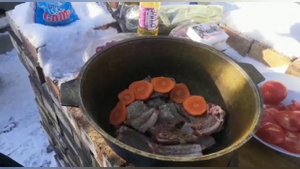 Дичь(косуля) в казане на костре.
