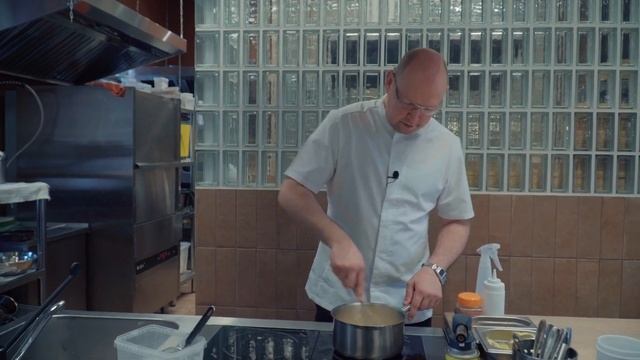 Заварной крем из ряженки с овсяным печеньем и ягодами / Андрей Матюха