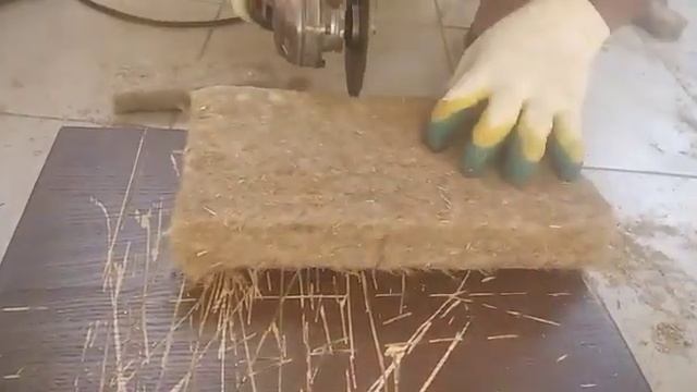 Нарезка болгаркой льняного Утеплителя Эко Локалит смотреть онлайн
