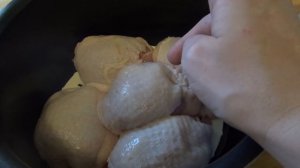 Сочные куриные бедра на пару — курица в мультиварке видео рецепт