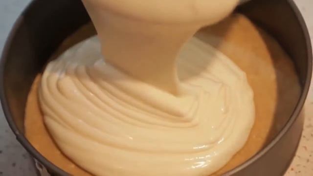 Украшение торта клубникой и киви!