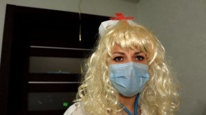 МЕДСЕСТРА ВКОЛОЛА УКОЛ от ВИРУСА самым ХИТРЫМ СПОСОБОМ. СЕРГЕЙ и ЮЛЯ боятся УКОЛЫ! //юс шоу