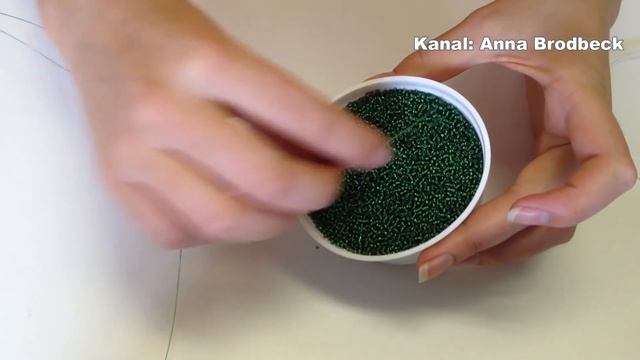 МАХРОВАЯ ФИАЛКА из БИСЕРА. Tutorial: Violet out of beads. Часть 2/2 смотреть онлайн