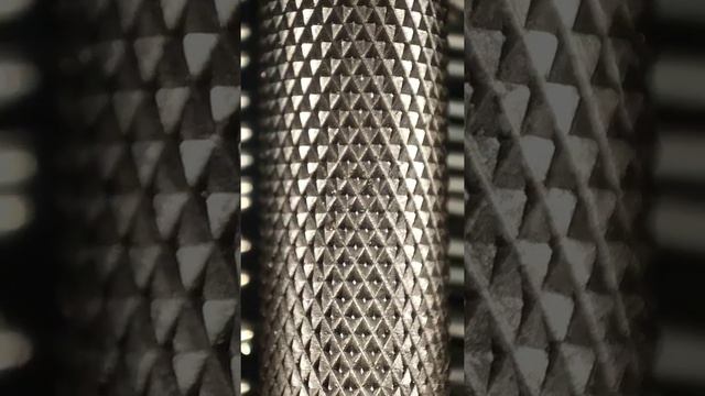 Reticulated knurling tool. 1mm.  Накатка на токарном станке.