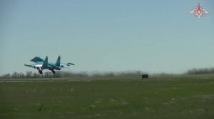 Боевой вылет экипажа истребителя-бомбардировщика Су-34 с четырьмя авиабомбами ФАБ-250 с УМПК