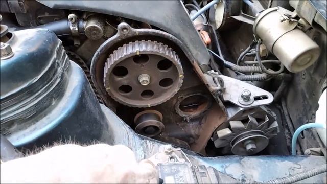 Как выкрутить сорванные болты. Замена помпы ЗАЗ Славута. смотреть онлайн